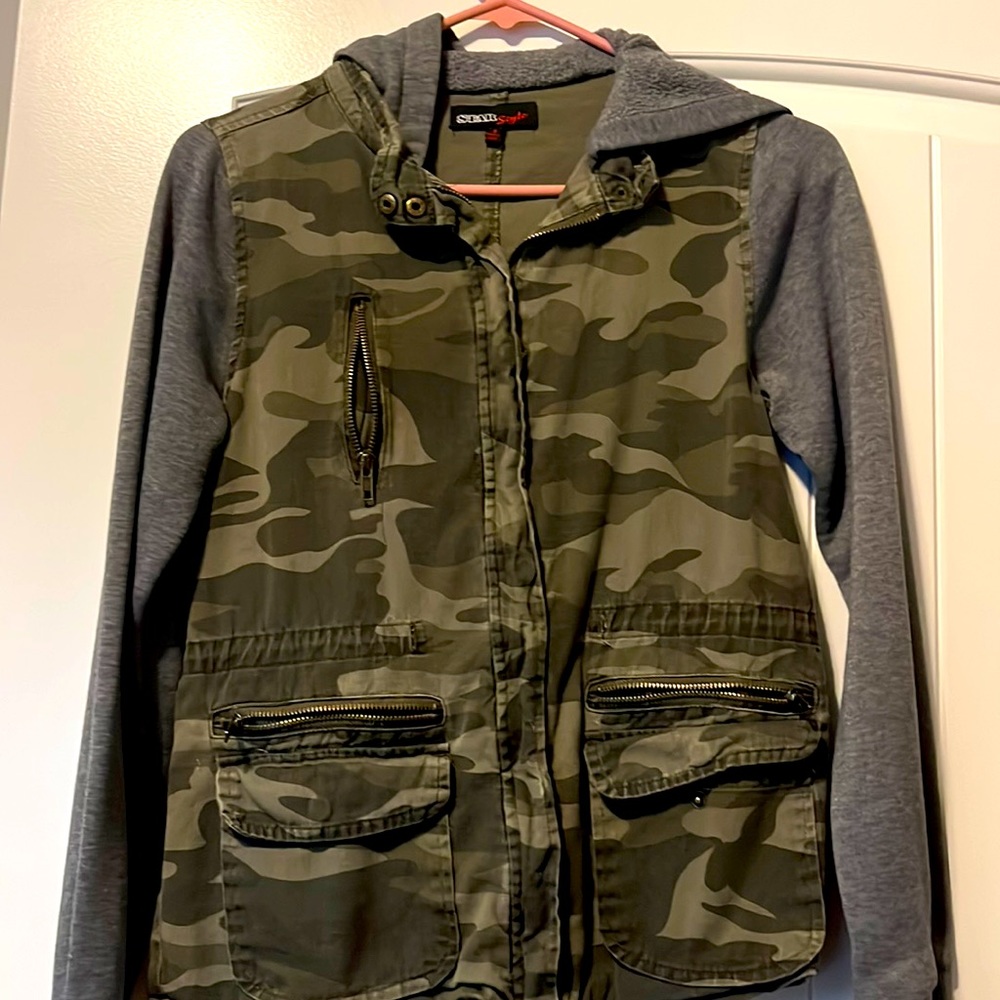 Army Green STAR STYLE Denim jacket. Size Small.